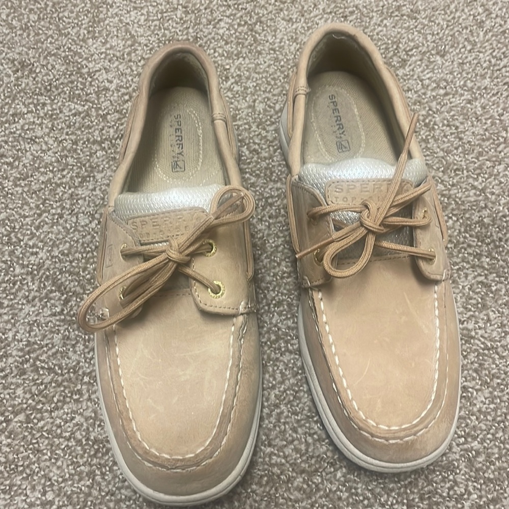 Women’s Sperry’s. Size 7.5. Tan with silver glitter on the sides. Worn once!
